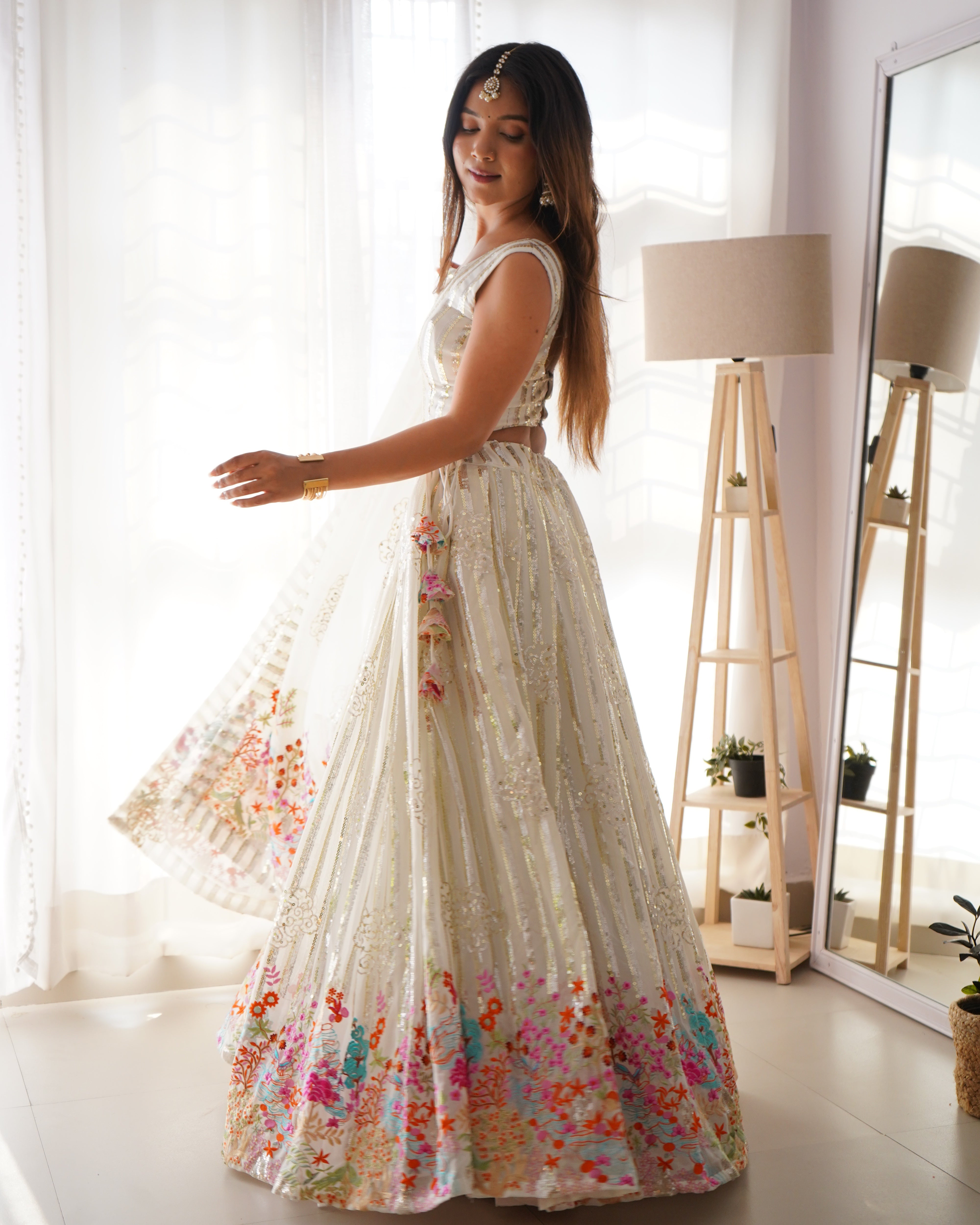 REAL MODELLING LEHENGA