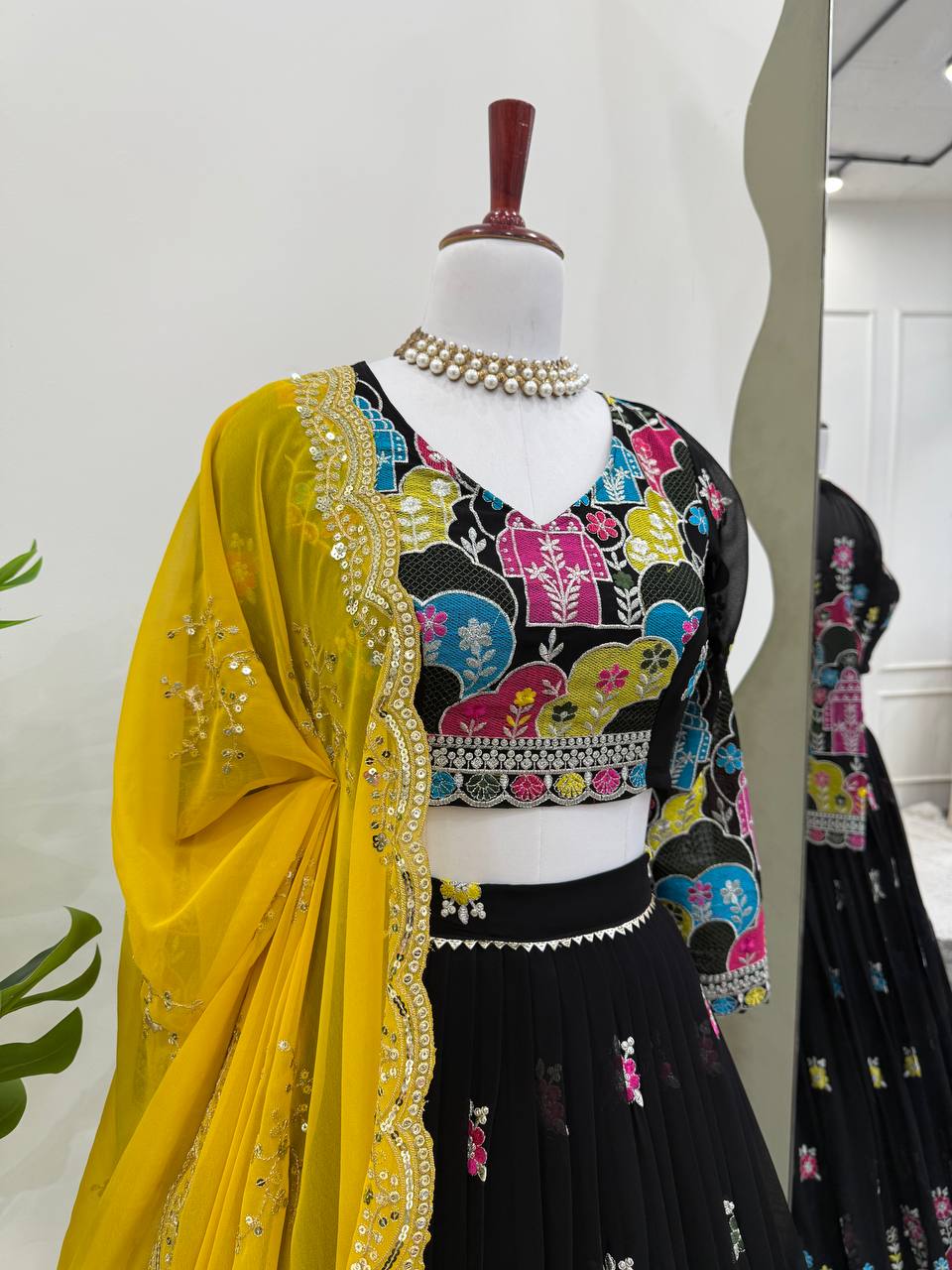 BEAUTIFUL NAVRATRI LEHENGA