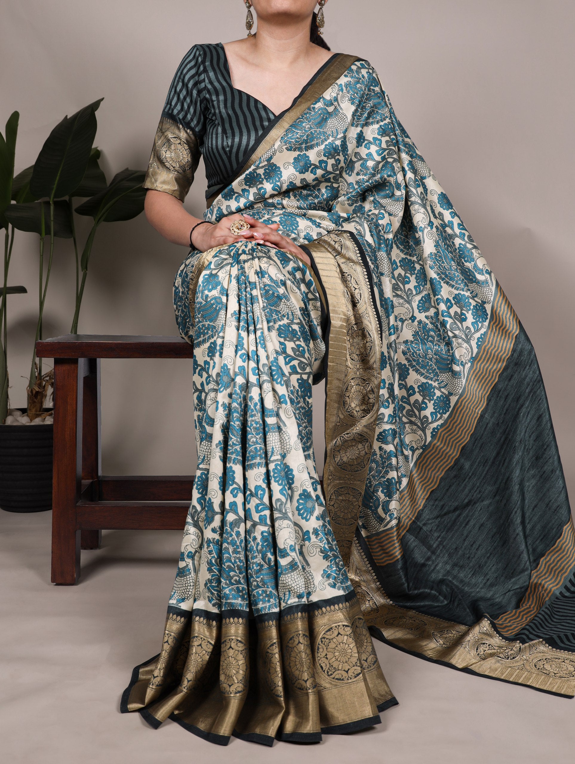 Tradition weaved in Tasar, finished with the subtle shimmer of viscose borders