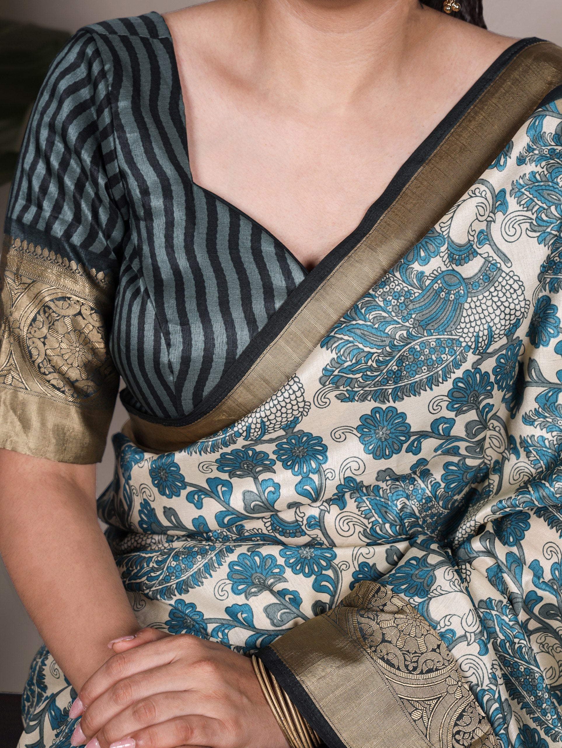 Tradition weaved in Tasar, finished with the subtle shimmer of viscose borders