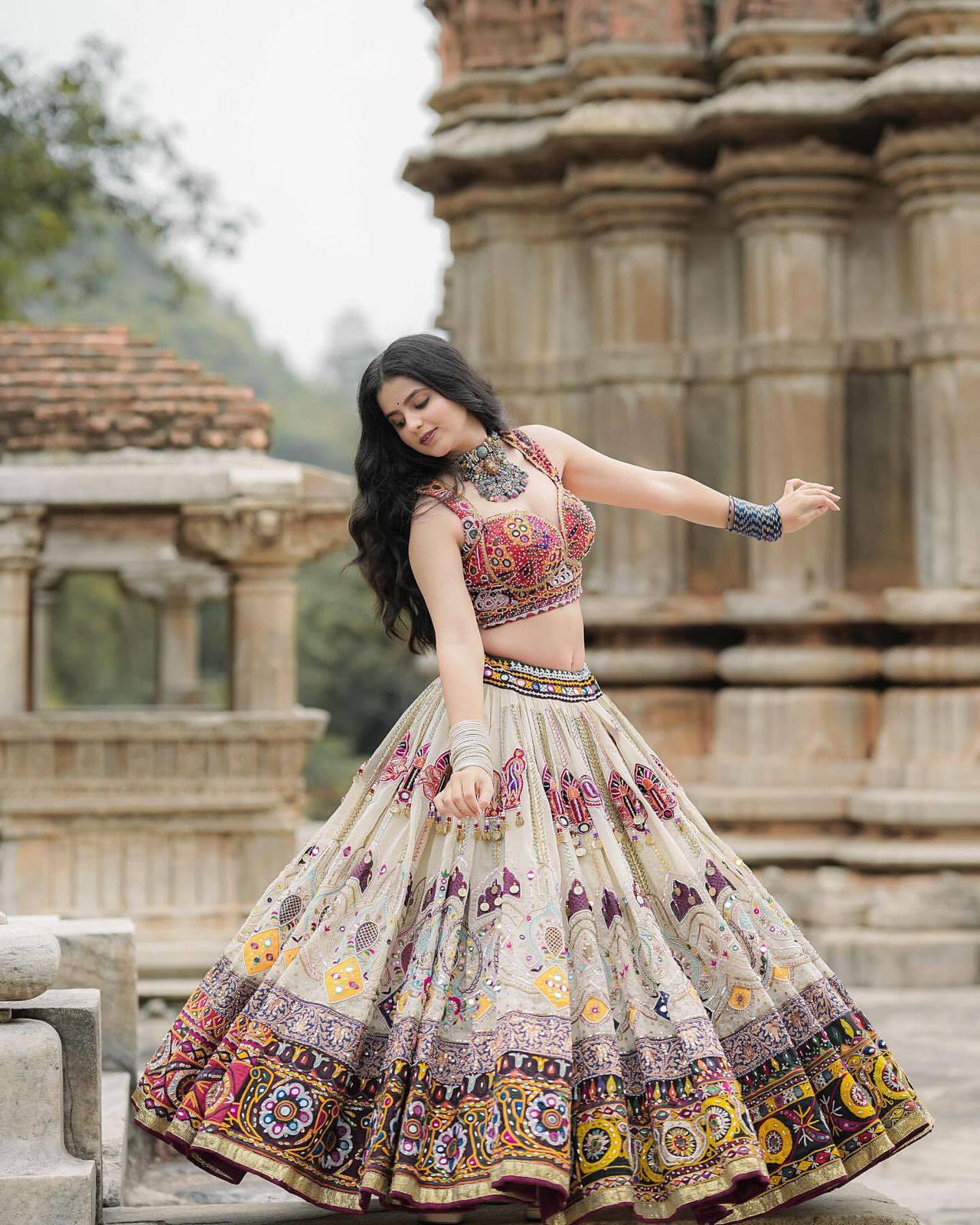 DASHING NAVRATRI LEHENGA