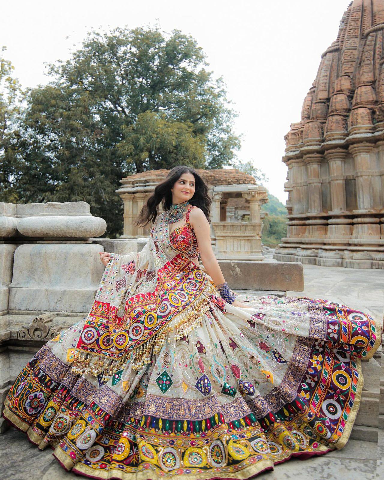 DASHING NAVRATRI LEHENGA